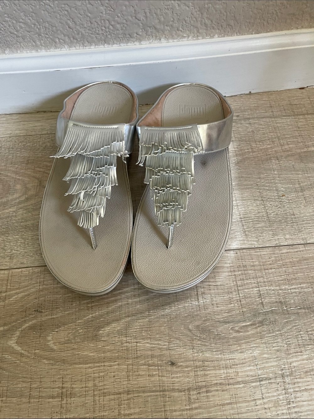 FitFlop Metallic Silver Women's Fringe Thong Sandals